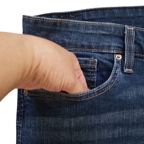 Levi's Cuffed Mid-Rise Capri Jeans Size 22 - Picture 4 of 11